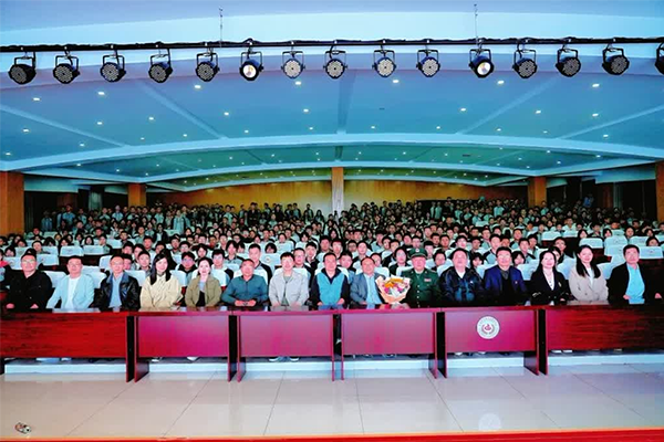 成都高新区退役军人艺术团宣讲分团 赴三所学校开展国防教育专题讲座