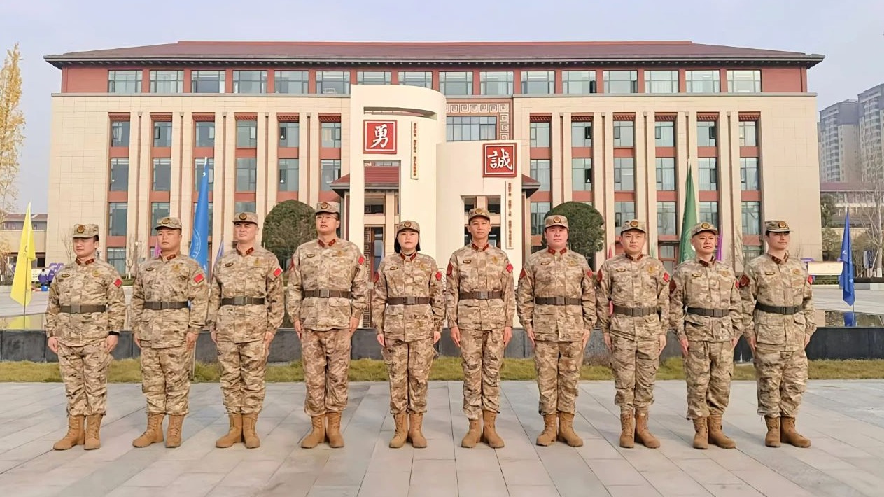 昔日戎装护家园，今朝执教育英才  走进四川省南充高级中学“兵教师”群体