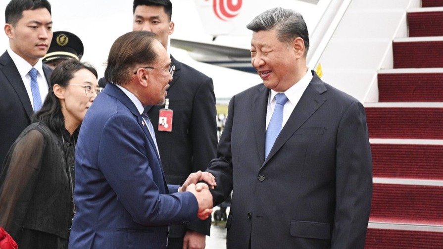 习近平抵达吉隆坡对马来西亚进行国事访问