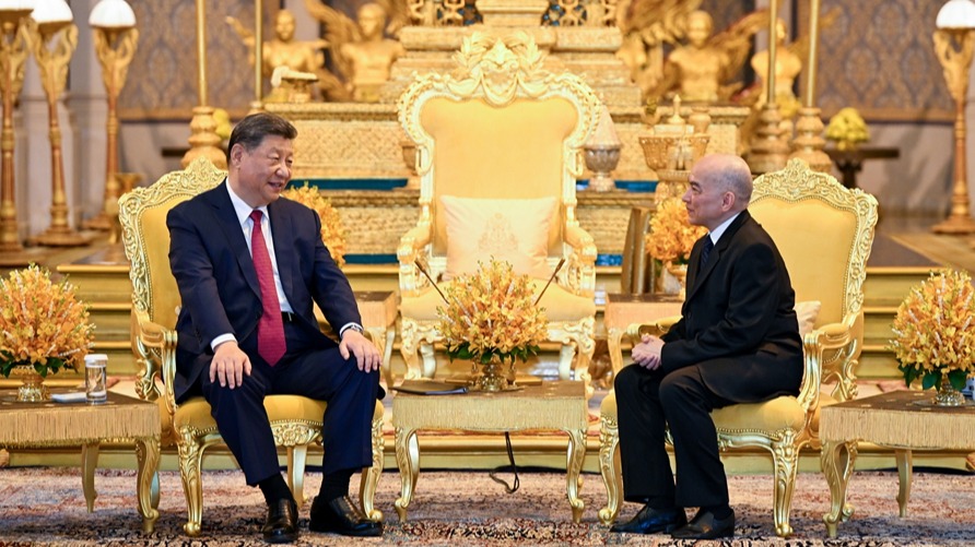 习近平会见柬埔寨国王西哈莫尼