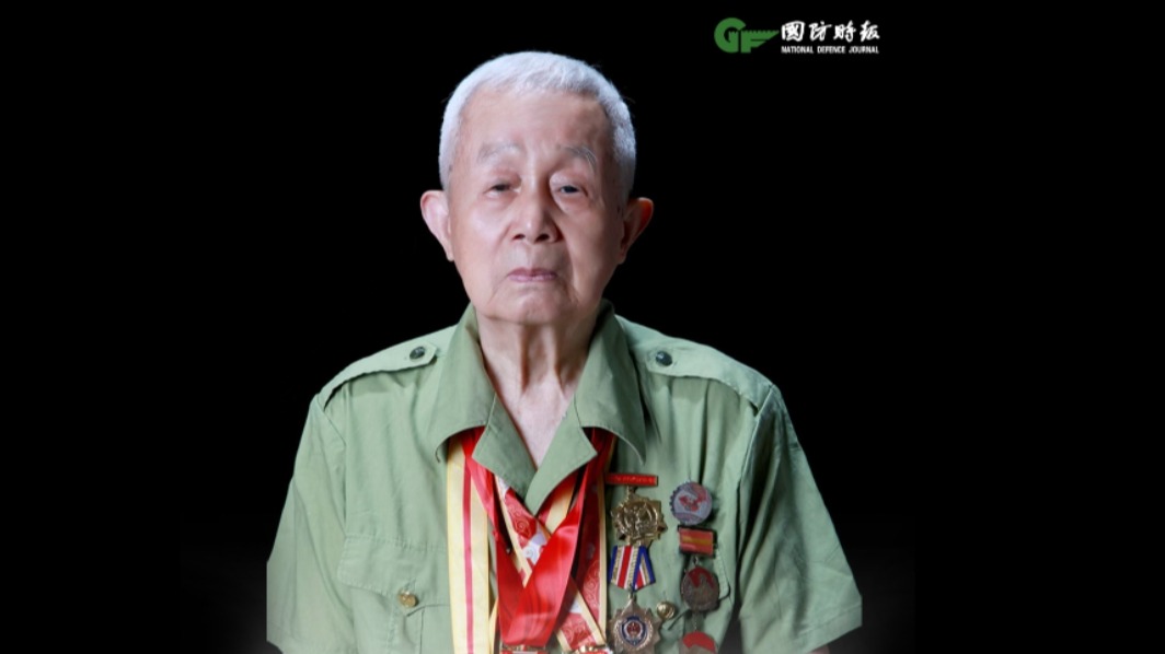 百岁老兵的反差转场！邬玉良同志生于1925年，1942年参加革命!